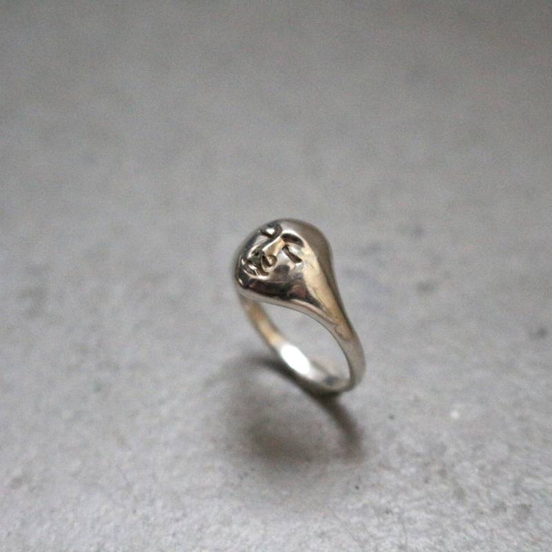 Gold Face Ring, Siegelgesicht Ring von AtelierTiuh