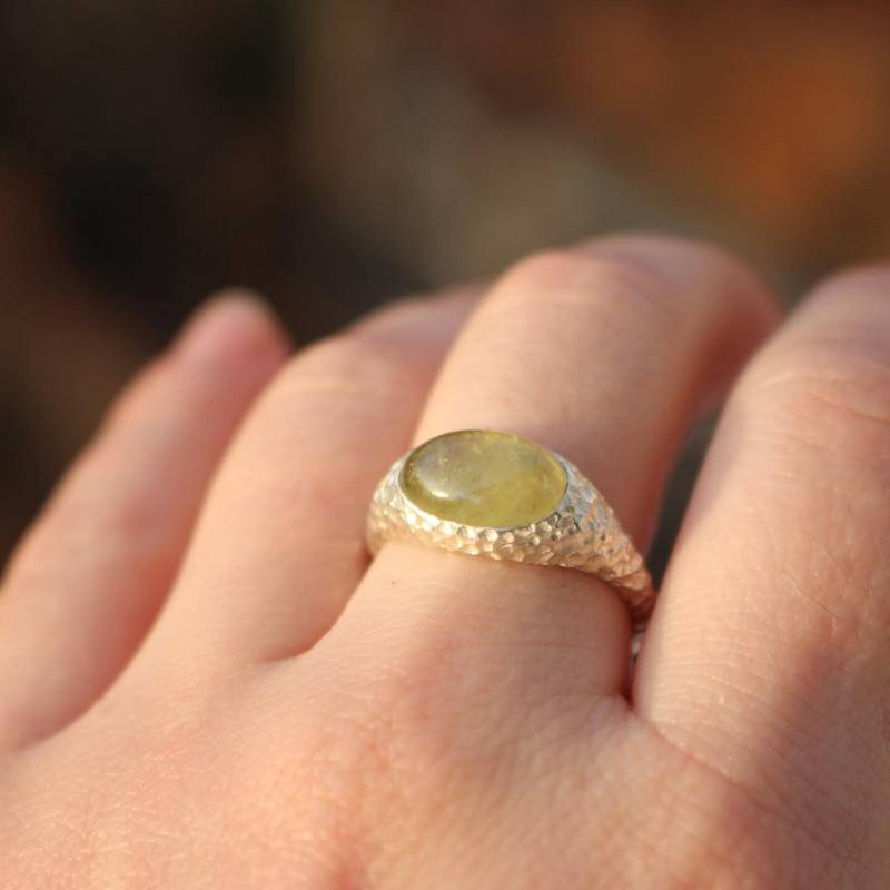 Grüner Natürlicher Granat in Sterling Silber Gefasst Grüner Natürlicher Granat in Sterling Silber Gefasst von AtelierTiuh