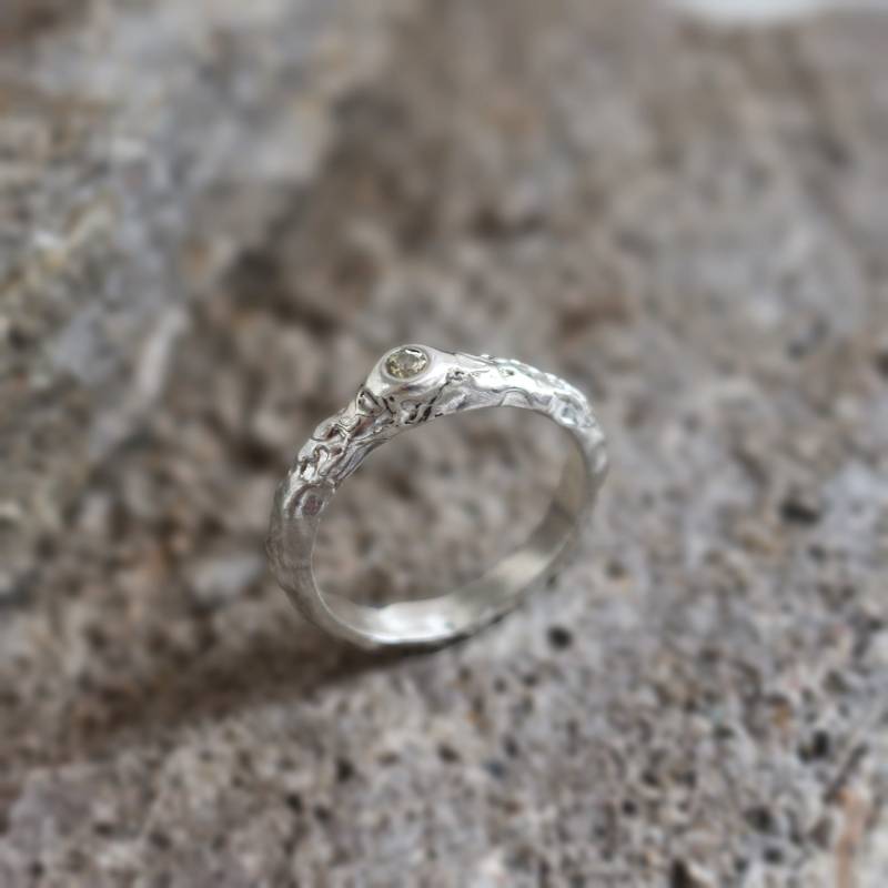 Silberring Mit Wunderschönem Incolor Saphir von AtelierTiuh