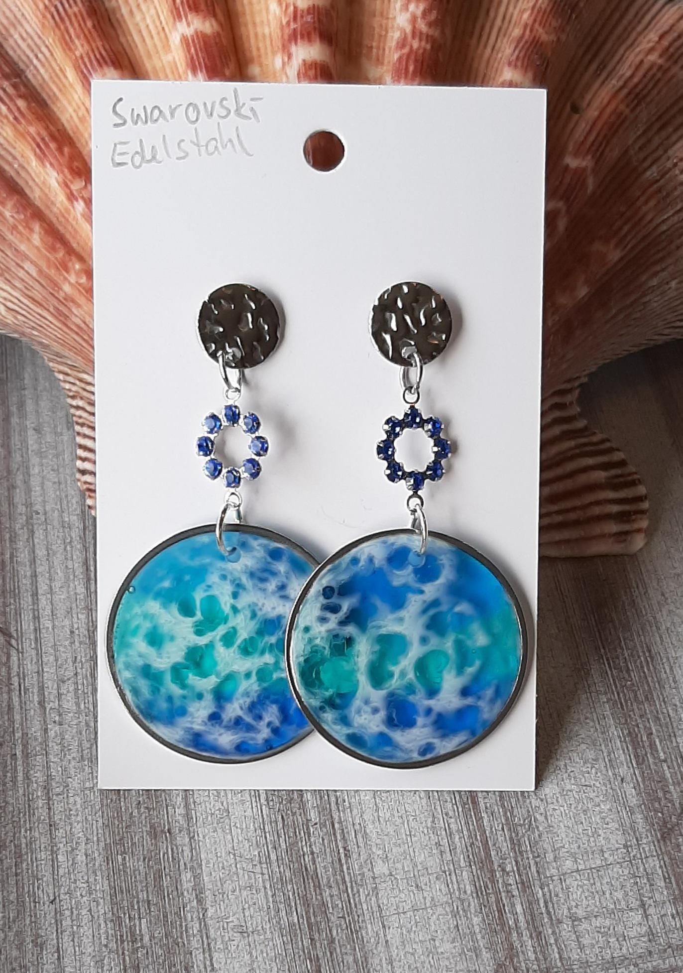 Handgemachte Ohrhänger Mit Wellenoptik/Meeresmotiv Swarovski Kristallen. Ein Besonderes Geschenk Für Eine Frau Handgemachte Ohrhänger Mit Wellenoptik/Meeresmotiv Swarovski Kristallen. Ein Besonderes Geschenk Für Eine Frau von AtelierVonSimone