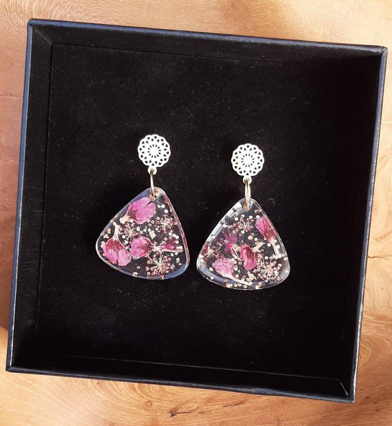 Ohrhänger Mit Echten Blumen Verschieden Lila Tönen Und Gold-Handgemachte Ohrringe von AtelierVonSimone