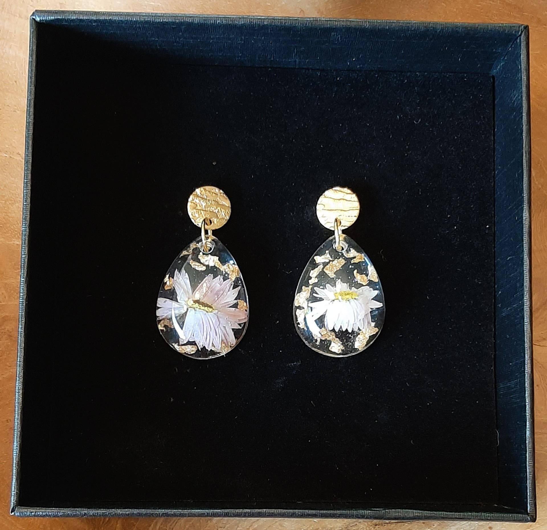 Ohrringe Mit Echten Blumen Und Goldglitzer - Hangemacht von AtelierVonSimone