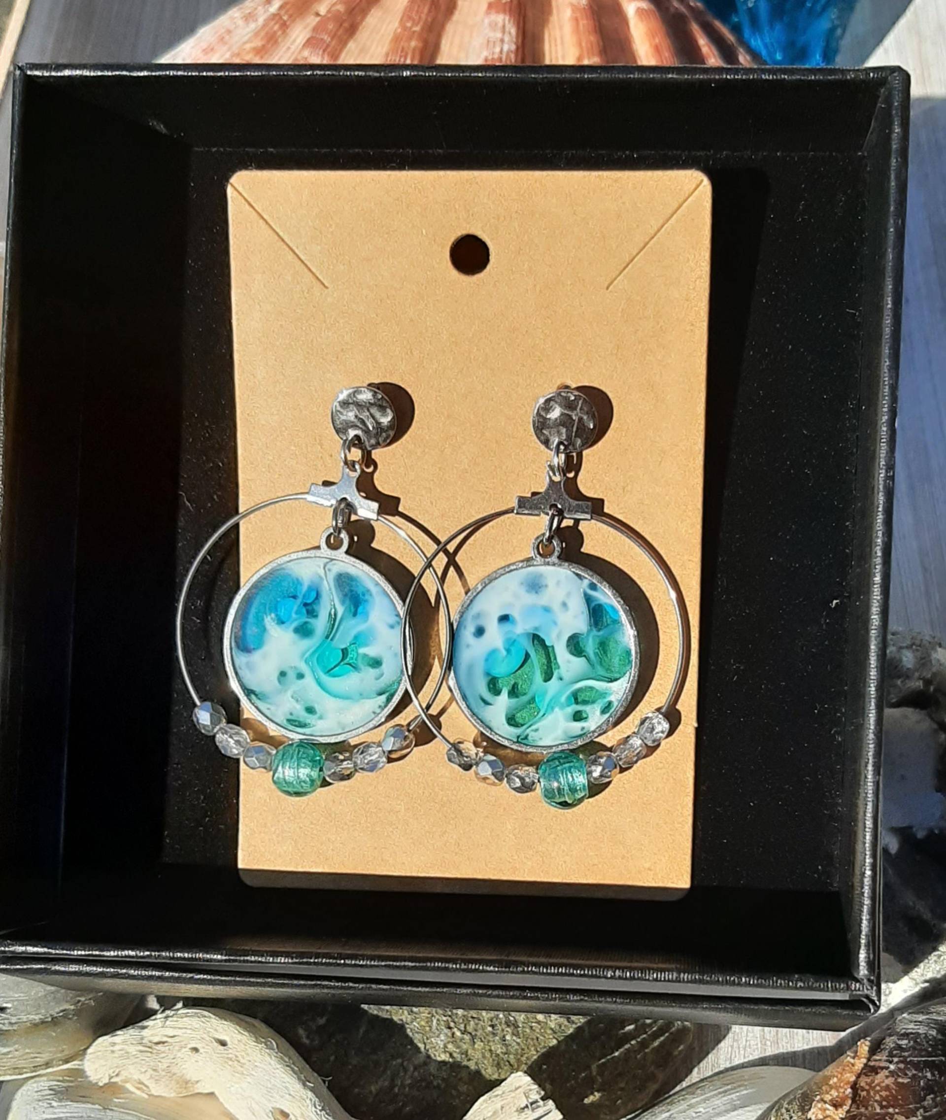 Ohrringe Rund Mit Meeresmotiv. Toller Sommerschmuck Für Frauen, Die Das Meer Und Den Strand Lieben. Geschenk Frauen Ohrringe Rund Mit Meeresmotiv. Toller Sommerschmuck Für Frauen, Die Das Meer Und Den Strand Lieben. Geschenk Frauen von AtelierVonSimone