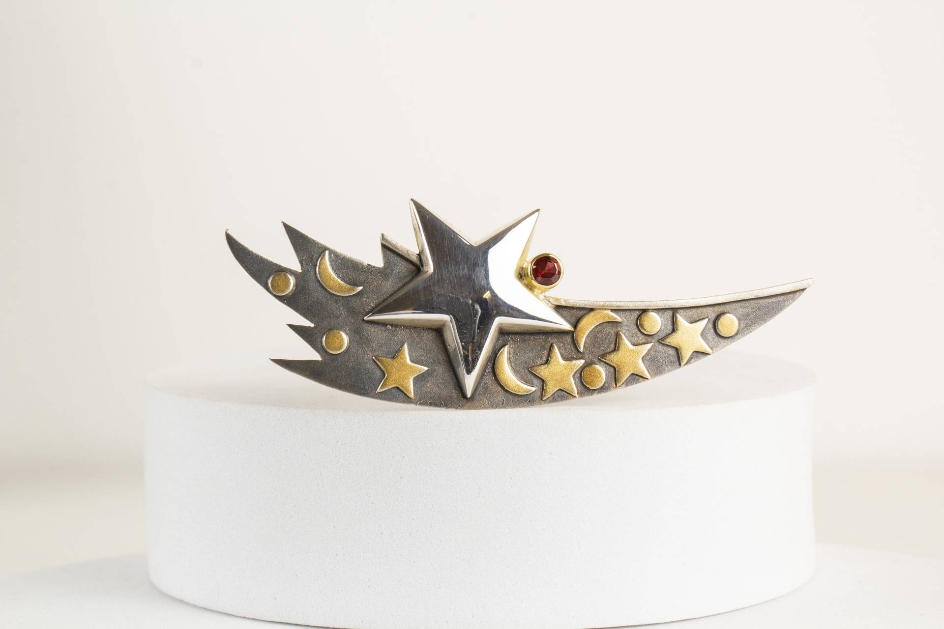 Brosche Sterling Silber 14K Gold Modernist Stern Granat Edelstein 925 Massiv Brosche Sterling Silber 14K Gold Modernist Stern Granat Edelstein 925 Massiv von AtelierZurLinde
