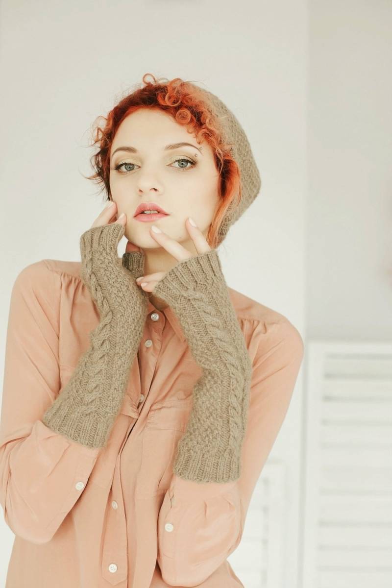 Armstulpen | Handwärmer Strick Graue Handschuhe Fingerlose von AtelierdeJolie