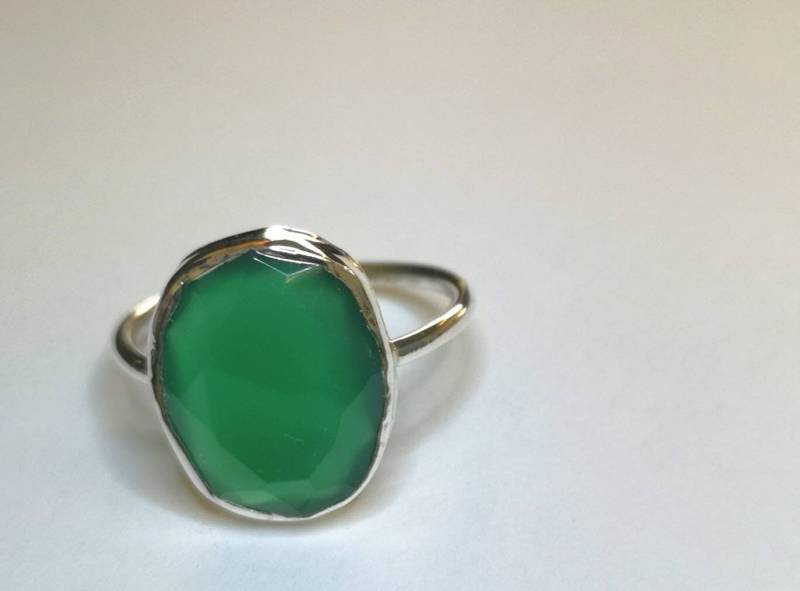 Ring Hoffnung in Silber Poliert Mit Grüner Agathe von Atelierdeverson