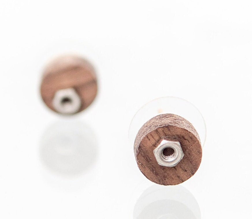 Originelle Ohrringe Aus Recyceltem Holz. Anpassbare Ohrringe. Unisex-Holznägel Originelle Ohrringe Aus Recyceltem Holz. Anpassbare Ohrringe. Unisex-Holznägel von AtelierdubonBouleau