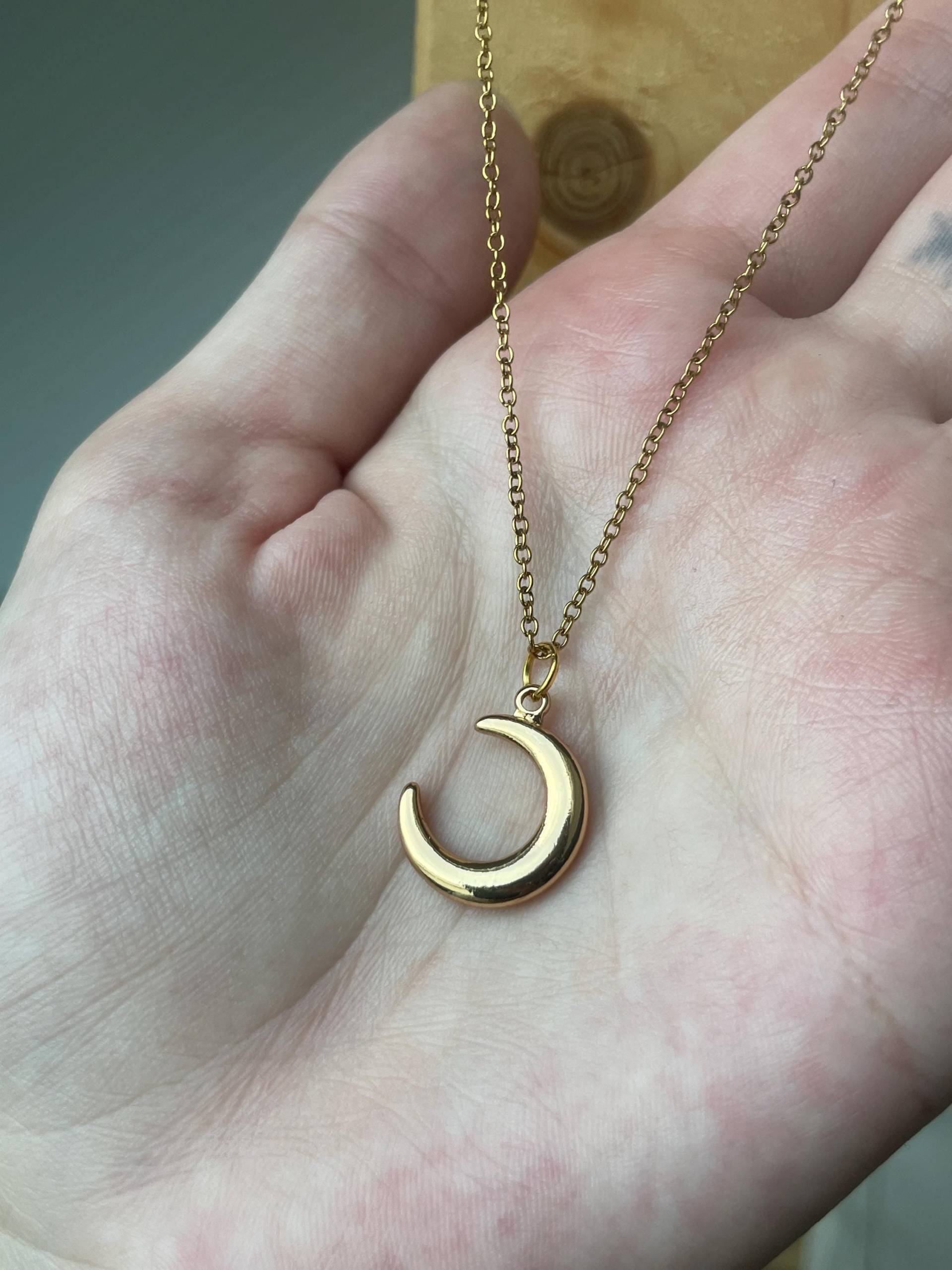 Mond Anhänger Kette Gold - Halbmond Halskette Minimalistisch Handmade Schmuck Mond Anhänger Kette Gold - Halbmond Halskette Minimalistisch Handmade Schmuck von AteliernoorCo
