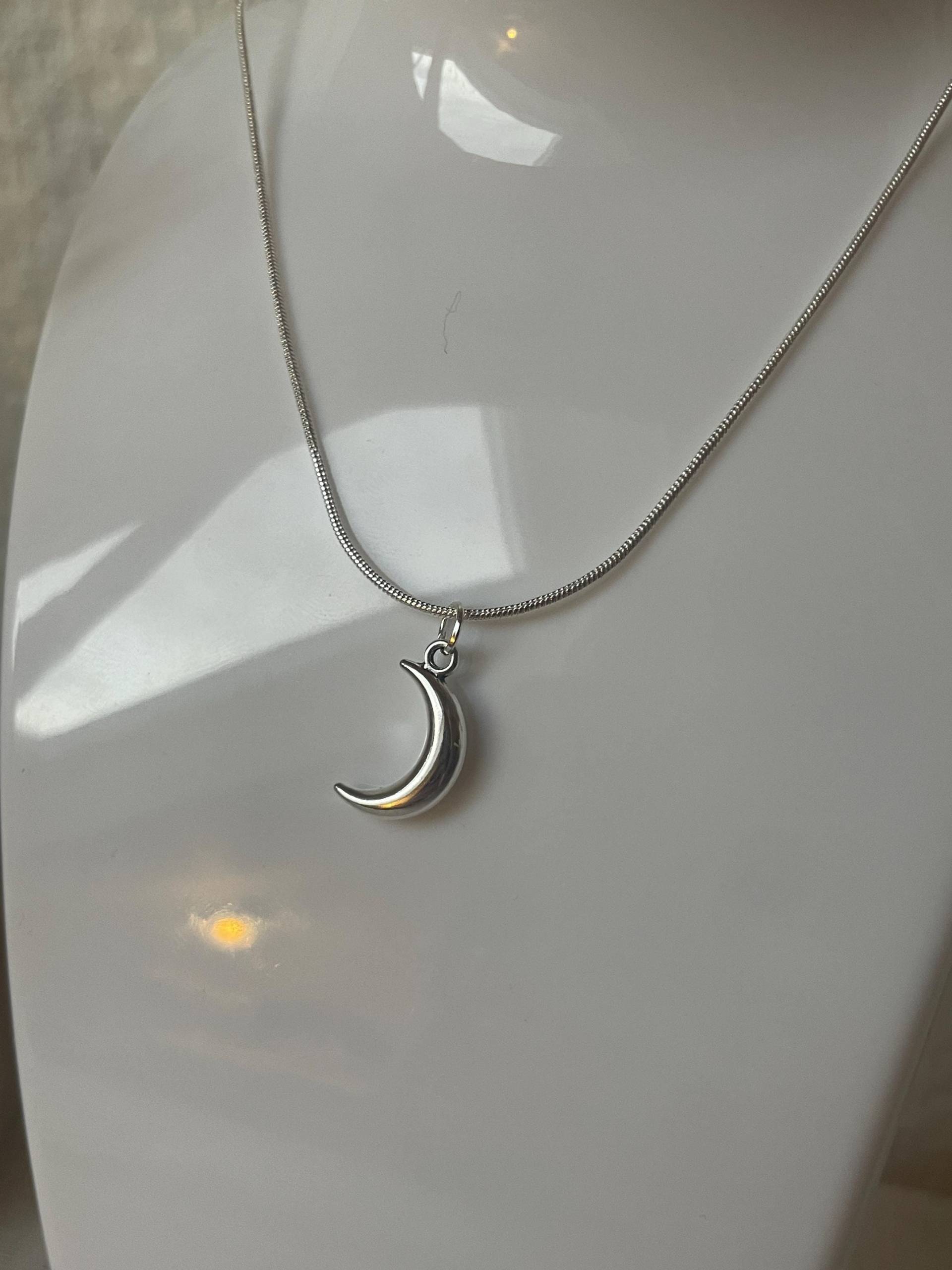 Mond Anhänger Kette Silber - Halbmond Halskette Minimalistisch Handmade Schmuck Mond Anhänger Kette Silber - Halbmond Halskette Minimalistisch Handmade Schmuck von AteliernoorCo