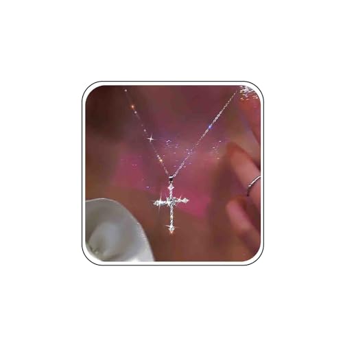 Boho Hochzeit Cz Tiny Cross Halskette Silber Strass Zierlicher Kreuzanhänger Halskette Einfache dünne Kette Funkelnder Kristall Halsband Kleines Kruzifix Niedlich Zart Minimalistisch Religiös Frauen von Atentuyi