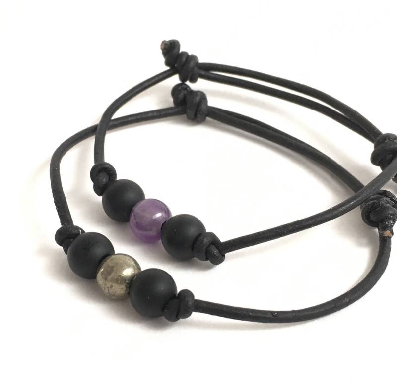 Leder Paare Armband Set Onyx, Amethyst, Und Pyrit Edelsteine von AthenaisJewelryArt