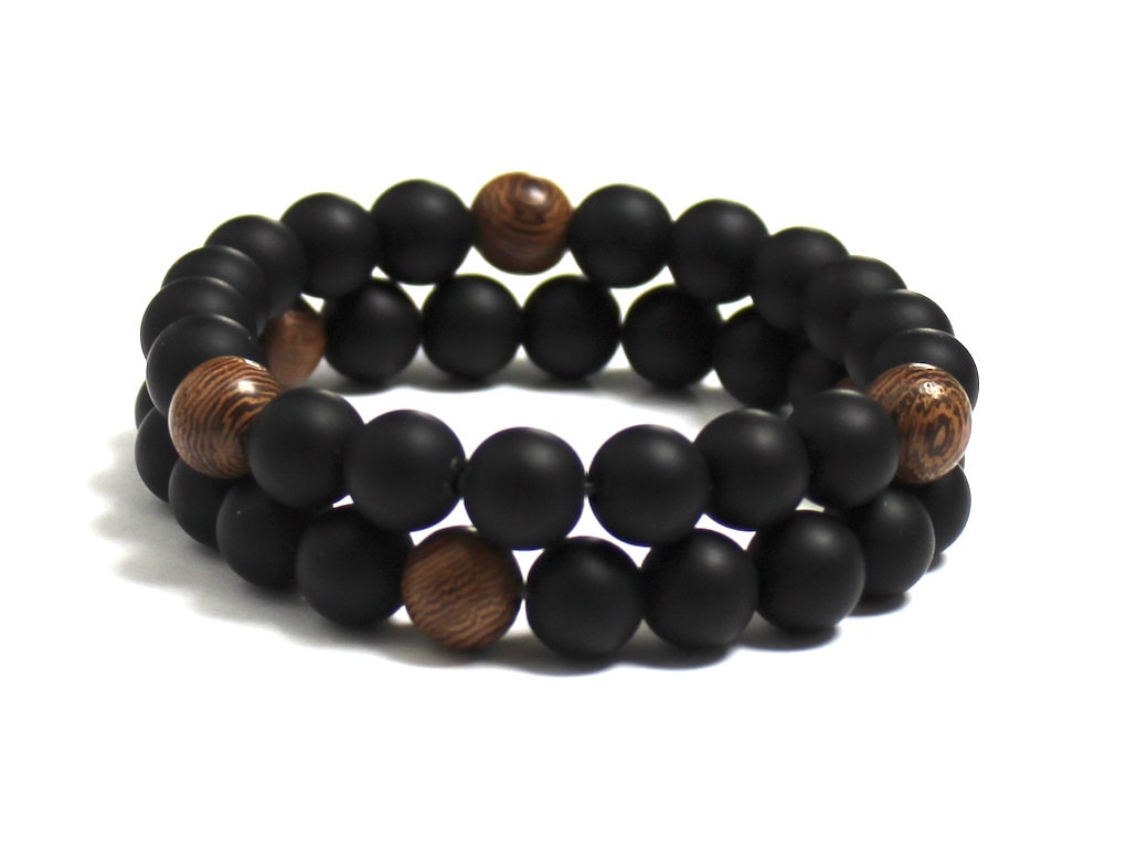 Männer Armband, Onyx Matt, Sandelholz Stretch Handgelenk Mala Chakra Heilstein Erfolg Stärke Schmuck von AthenaisJewelryArt