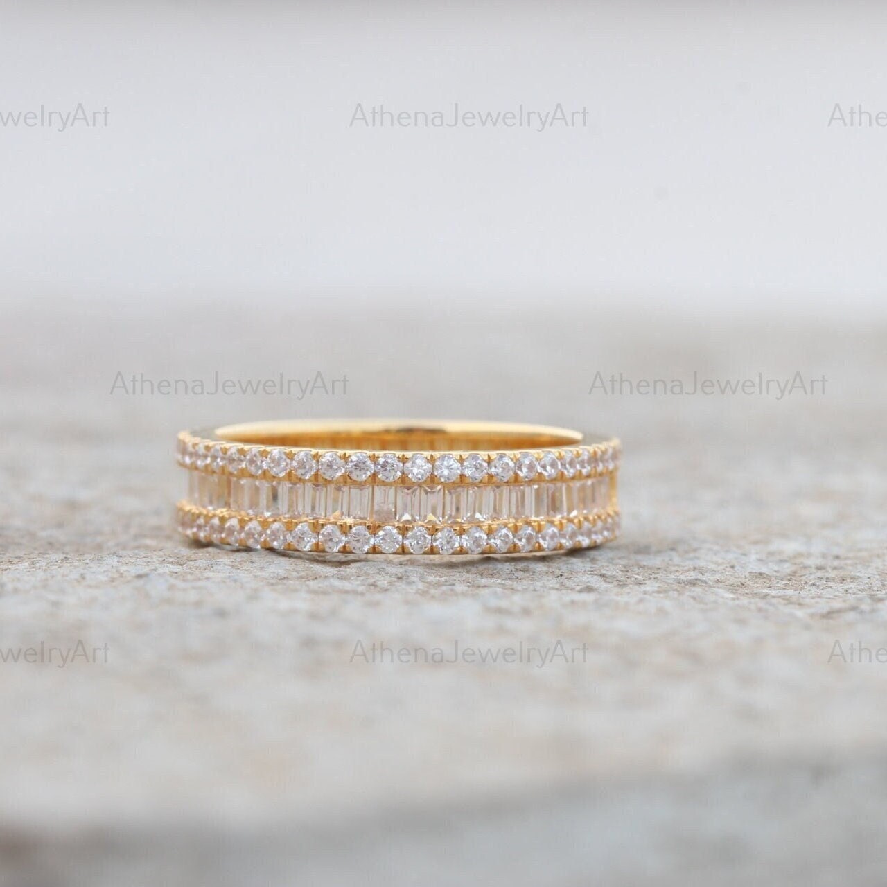 Dreireihige Baguette Und Runde Moissanit Halbe Eternity Band, 14K Gelbgold Ehering, Passende Jubiläumsgeschenk Für Sie von AthenajewelryArt