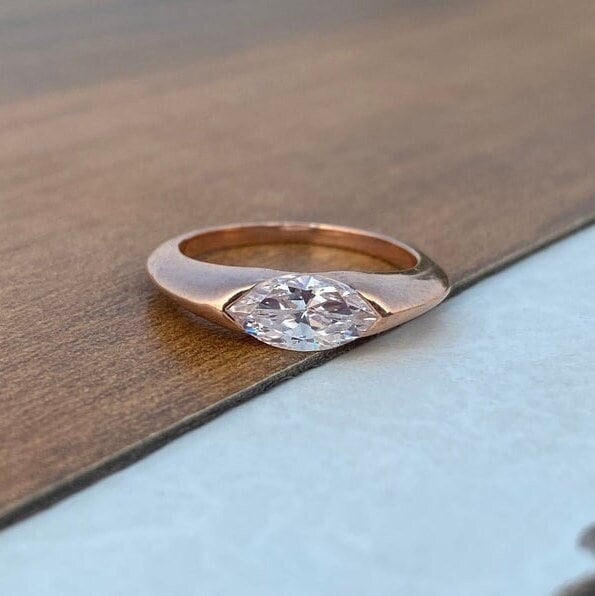 Ost West Marquise Cut Moissanite Solitaire Ring, 14K Roségold Verlobungsring, Ein Diamant Ehering, Jubiläumsgeschenk Für Frauen von AthenajewelryArt