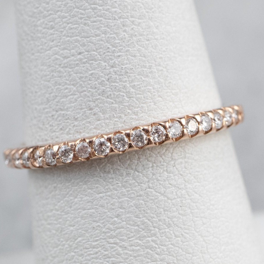 Rund Geschnittenes Moissanit-Half-Eternity-Band, Ehering Aus 18 Karat Massivem Gelbgold, Passendes Bandgeschenk Für Frauen, Stapelband von AthenajewelryArt