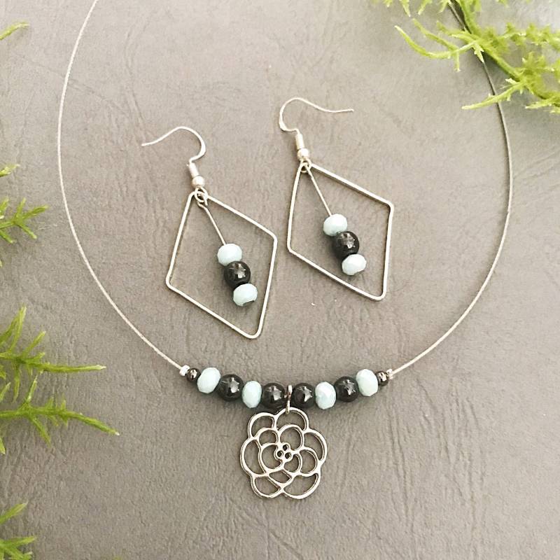 50% Verkauf Handgemachte Schmuck-Set, Halskette Und Passende Ohrringe, Kristall & Hämatit Perlen, Blumenohrringe, Geschenk Für Sie von AthenianKosmima