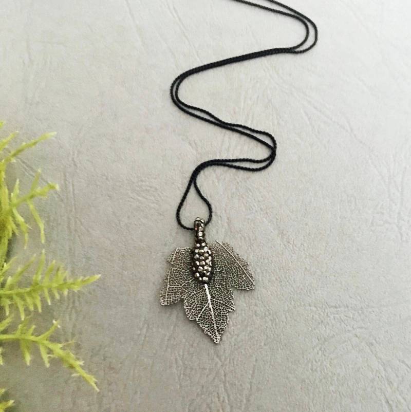 Halskette, Metall Blatt Schwarze Schönen Schmuck, Geschenk Für Mutter, Kostenloser Versand von AthenianKosmima