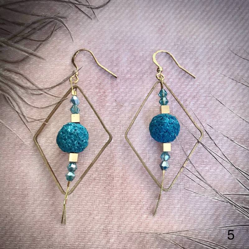 Handgemachte Ohrringe, Licht Mit Modernem Design, Lavasteine, Amethyst, Aventurin Oder Kristallperlen, Schöne Geschenkideen von AthenianKosmima