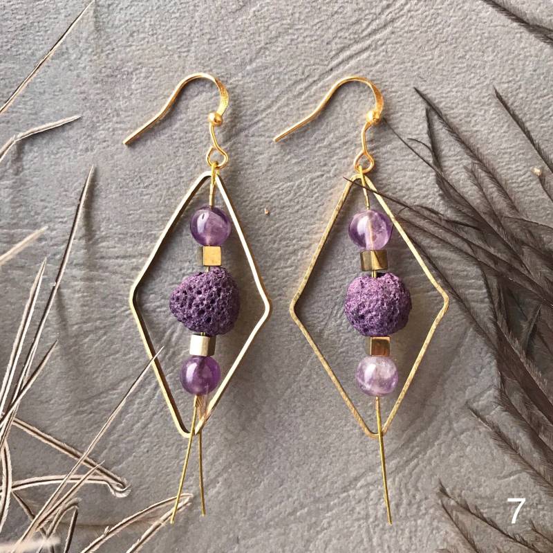 Handgemachte Ohrringe, Licht Mit Modernem Design, Lavasteine, Amethyst, Aventurin Oder Kristallperlen, Schöne Geschenkideen von AthenianKosmima