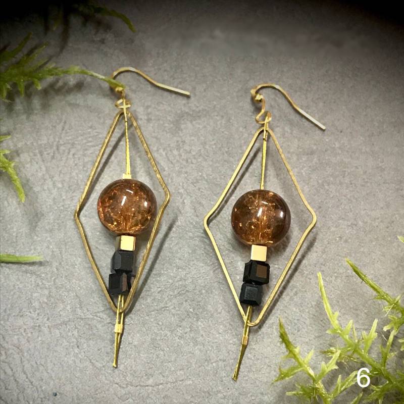 Handgemachte Ohrringe, Licht Mit Modernem Design, Lavasteine, Amethyst, Aventurin Oder Kristallperlen, Schöne Geschenkideen von AthenianKosmima