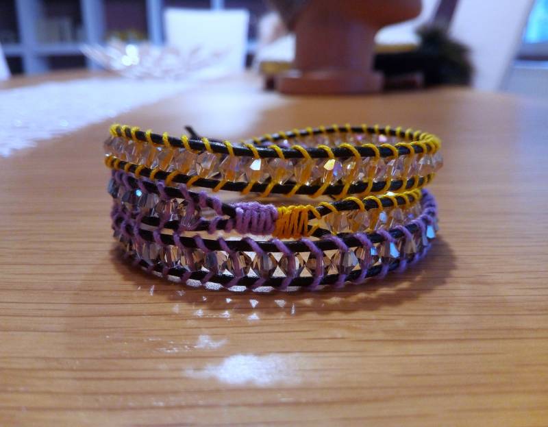 Unisex-Boho-Wickelarmband Mit Leder Und Kristallen/Multi-Loop-Ethno-Armband/Drei-Loop-Gewebearmband/Lila Gelbes Ethno-Armband von Athiss