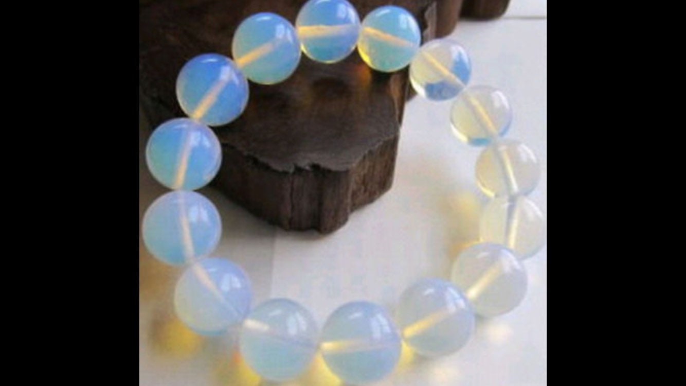 Wunderschöne Opal Perlen Armband von Atik8Boutique