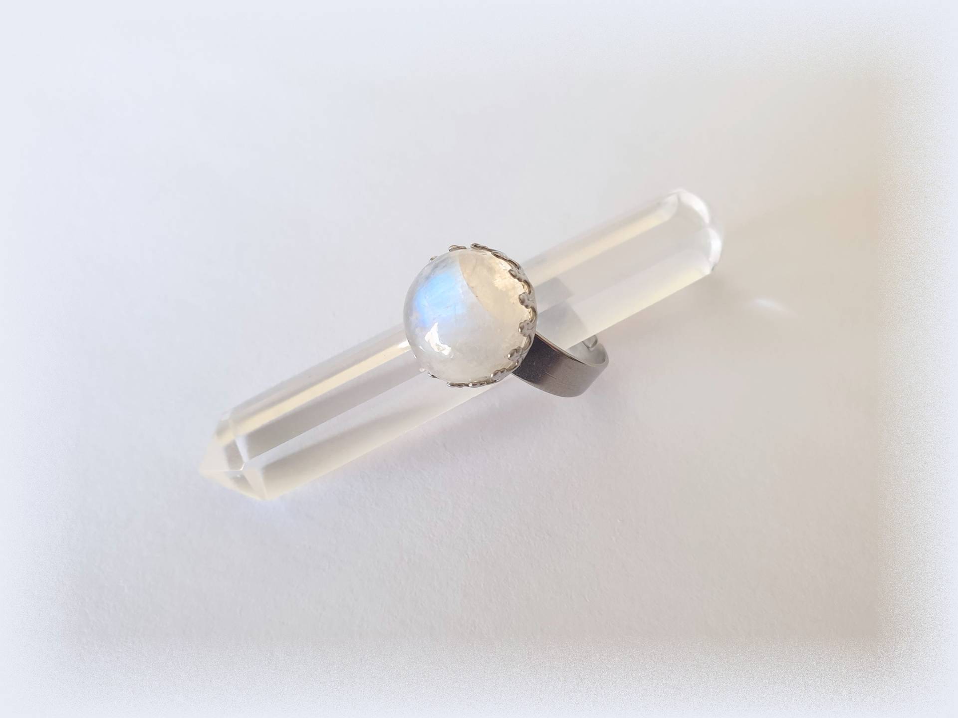 Regenbogen Mondsteinring, Stein Durchmesser 13 Mm, Edelstahl 316L Antiallergisch, Größe 55 Verstellbar Regenbogen Mondsteinring, Stein Durchmesser 13 Mm, Edelstahl 316L Antiallergisch, Größe 55 Verstellbar von Atisociety