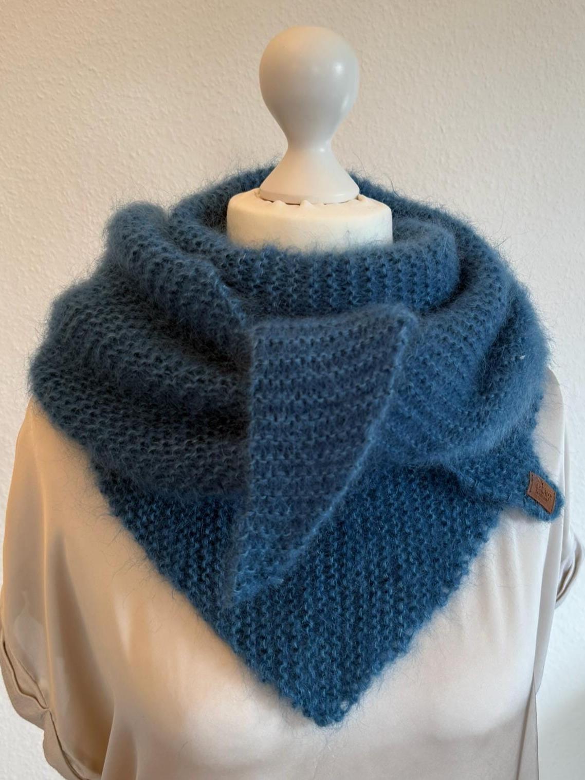 Dreiecktuch, Voluminös, Türkis, Blau, Meliert, Mohair, Seide, Handgestrickt Aus Hochwertigem, Flauschigen Garn, Einzelstück, Unikat von AtiyeHandmade