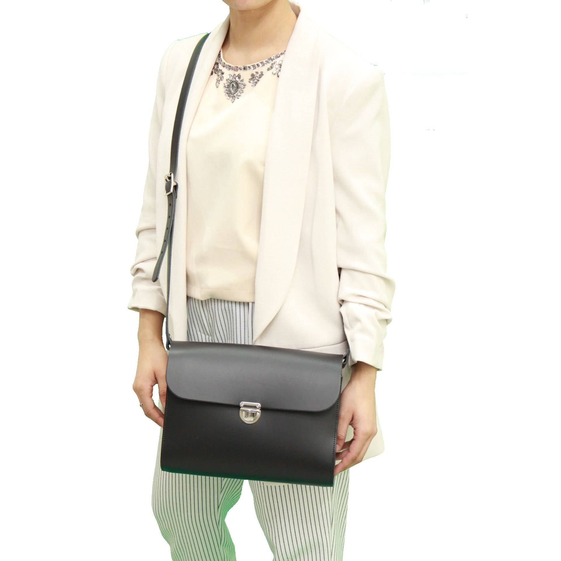 Große Tasche Cross Body Handtasche Mit Verschluss Verschluss. in Vielen Farben Erhältlich von AtoZLeather