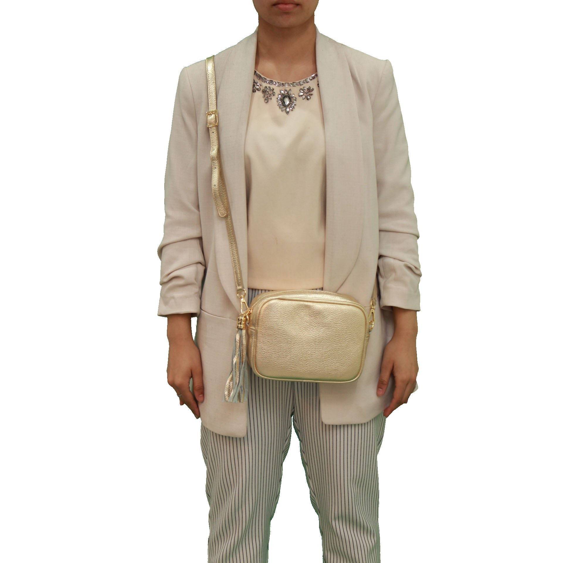 Womens Gold Echtes Weiches Leder Kompakte Umhängetasche Mit Quaste Am Reißverschluss Befestigt von AtoZLeather