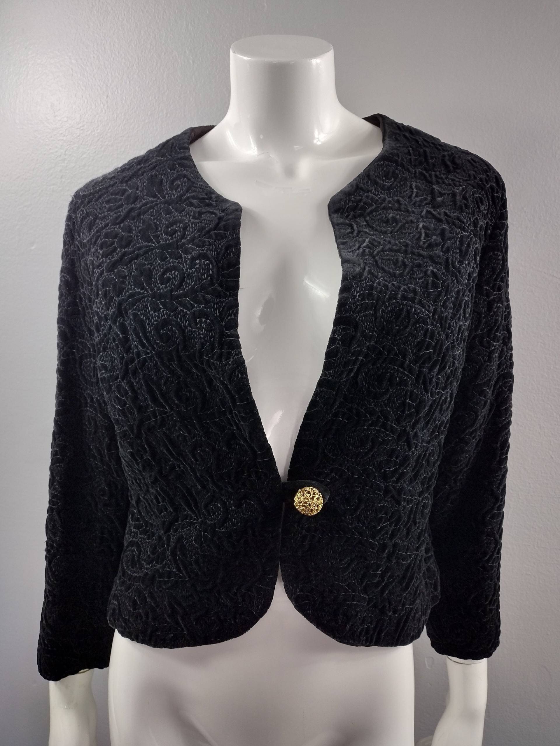 Vintage 1960S Bolero Jacke Von Majestic in Schwarz Samt Brokat Mit Gold Filigrane Knopf Schlaufe Verschluss Retro Größe S von AtomicKittenRetro