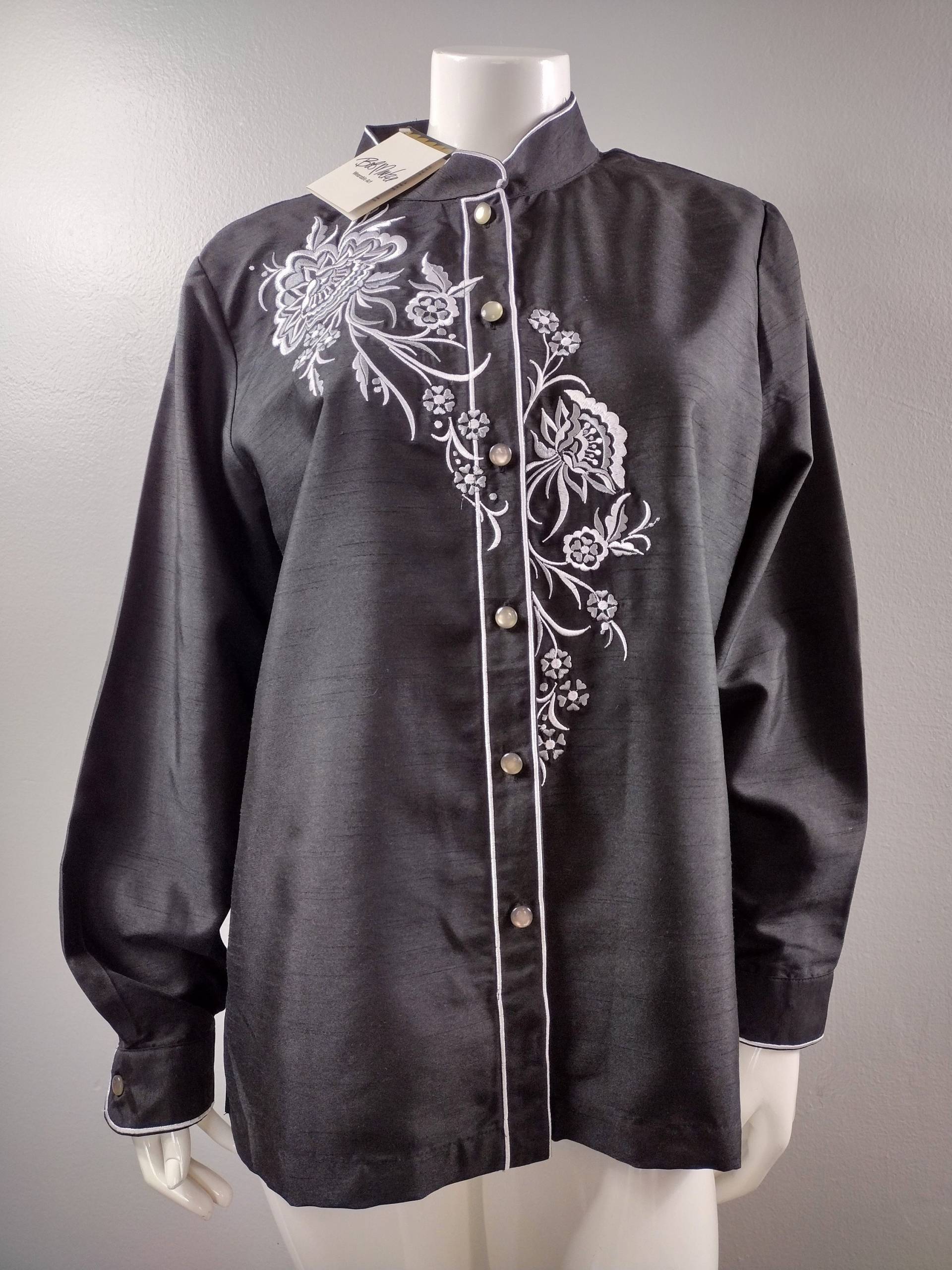 Vintage Bob Mackie Wearable Art Jacke Deadstock Mit Tags Retro Western Wear Floral Besticktes Cowboy Shirt Größe Lg. Kleidung von AtomicKittenRetro