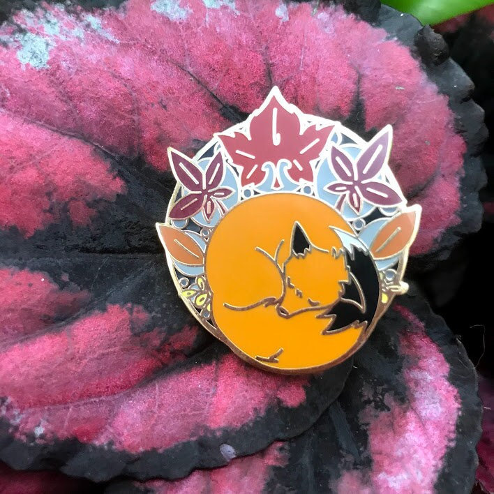 Herbst Fuchs Jugendstil Emaille Pin Blätter Orange Geschöpf Natur Wald von AtomicPixies