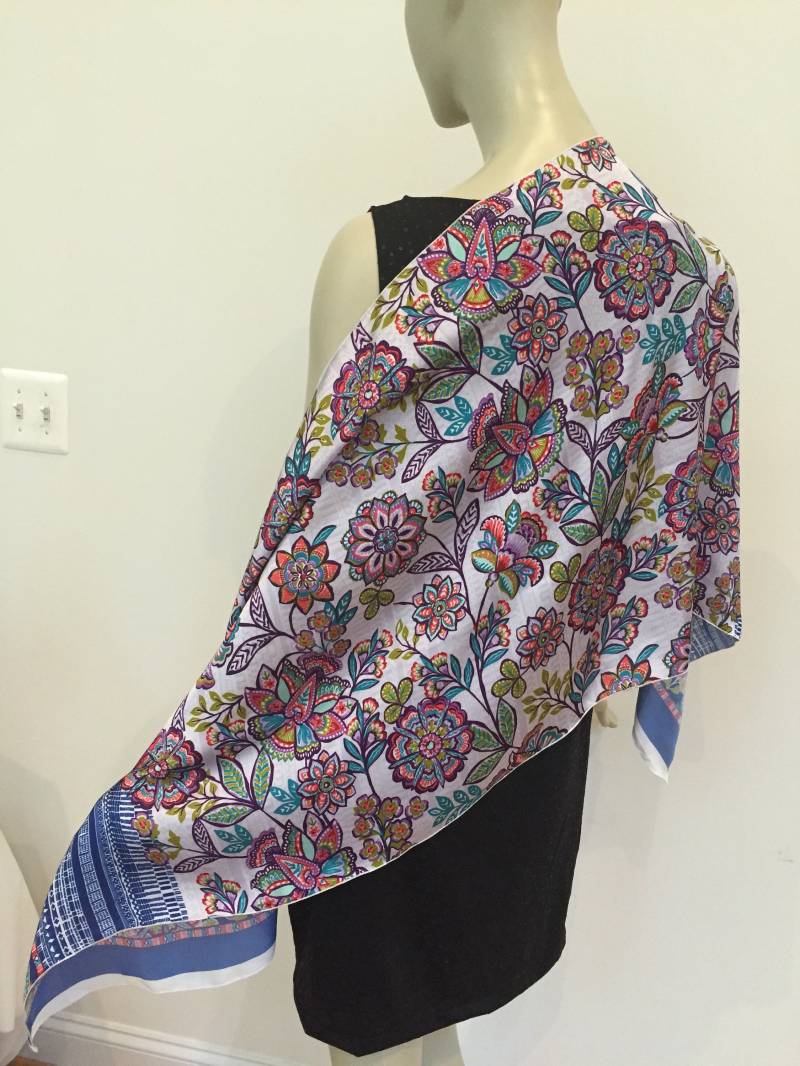 Blauer Blumenschal. Damen Blaue Multi Rechteckige Schals von Atooda