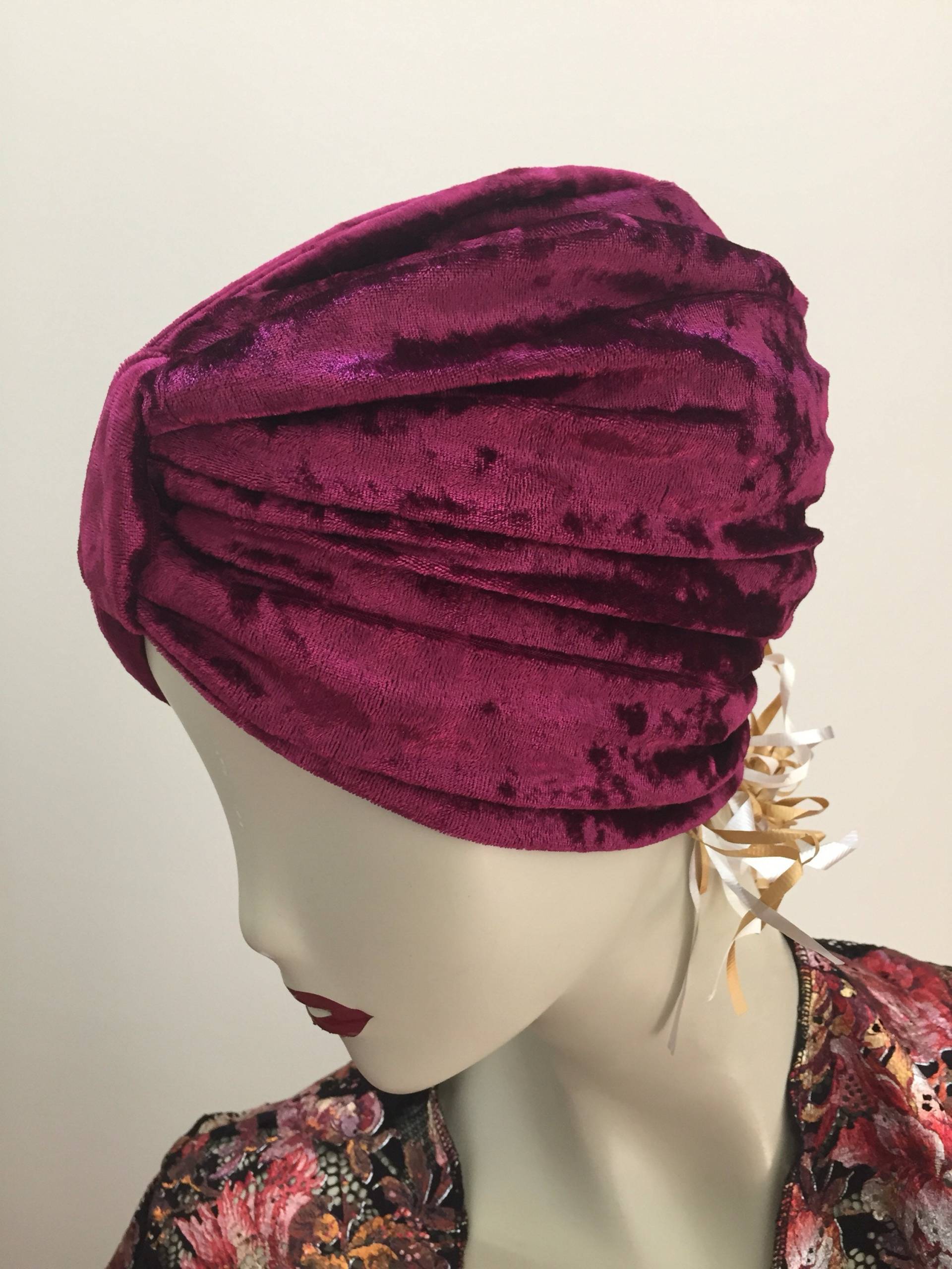 Burgunder-Roter Zerkleinerter Samt-Turban-Hut. Eleganter Turban Aus Weichem Stretch Fit Samt. Mit Oder Ohne Haar Tragen von Atooda