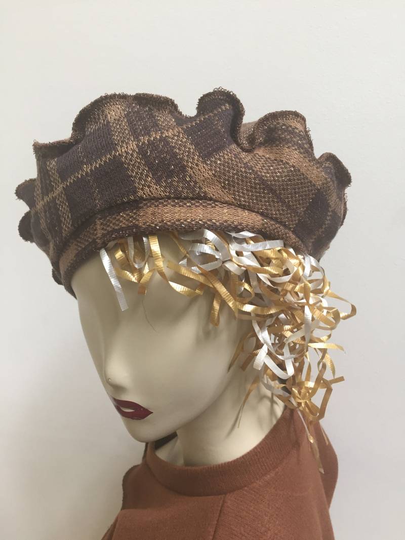 Damen Braun Und Gold Strick Baskenmütze. Rost Strickmütze. Frauen Herbst Mützen in Stretch Strick von Atooda