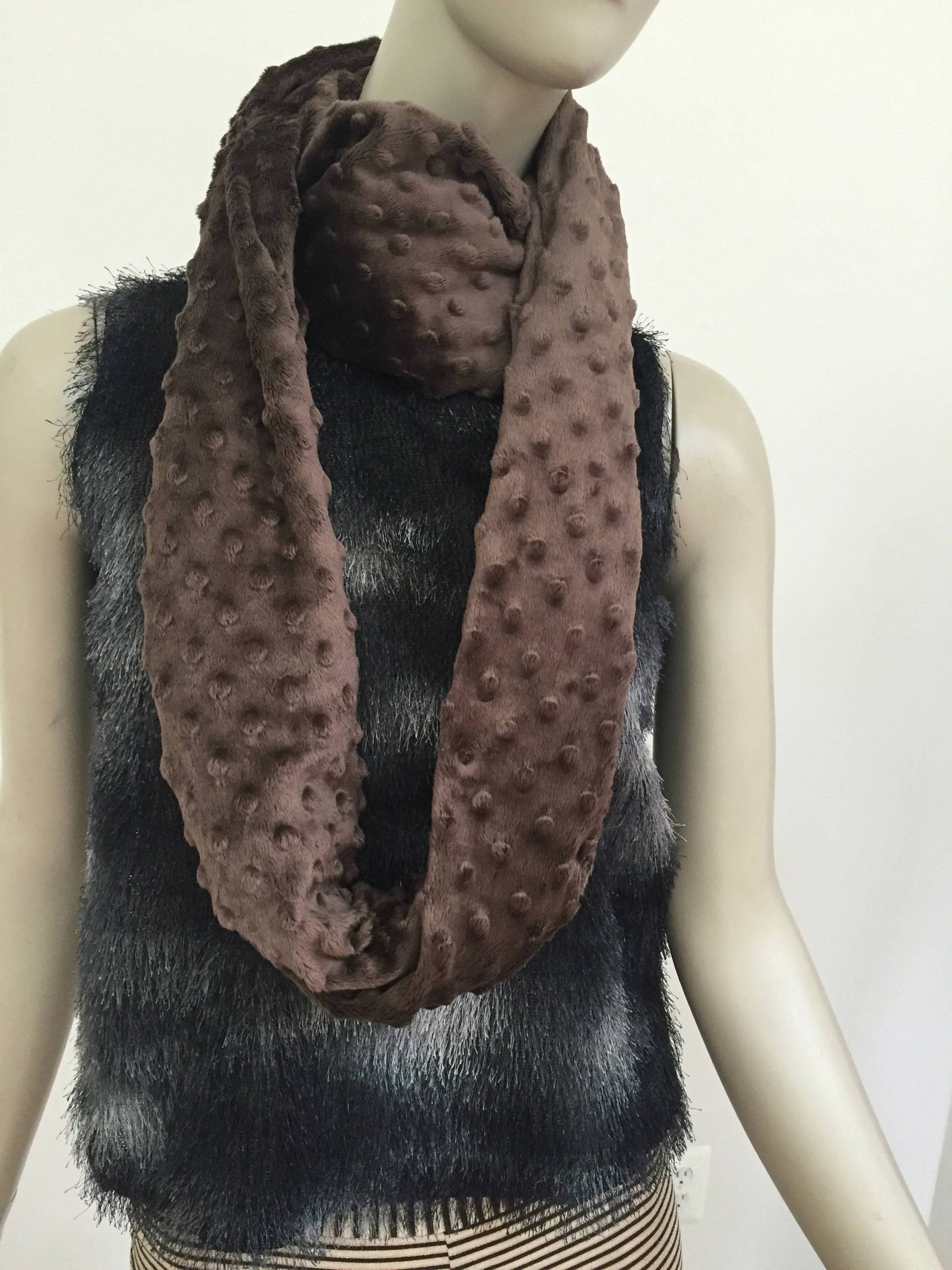 Dicker Erdiger Brauner Plüsch Fleece Infinity-Schal. Damen Bronze Samt Infiniti Schals. Winter-Velour-Schals von Atooda