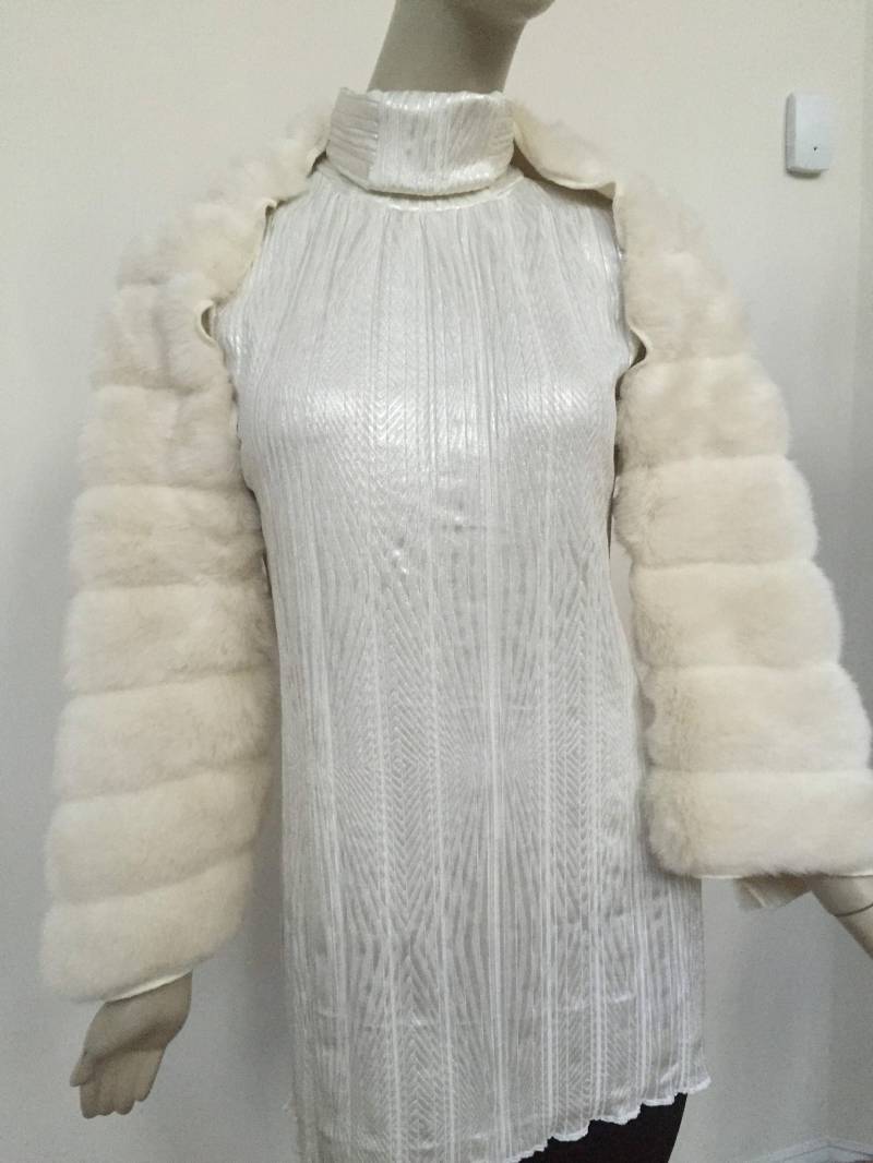 Frau Winter Weiß Kunstpelz Achselzucken. Elfenbein Wickeln. Warme, Neutrale Gerippte Stola. Off-White Layering Stücke von Atooda