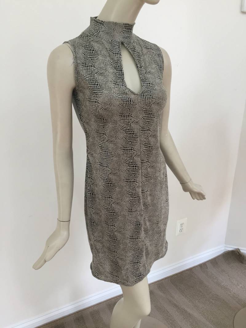 Python Print Mock Turtleneck Mantel Kleid Mit Schlüsselloch Front. Schlangenhaut Sommer Minikleid von Atooda