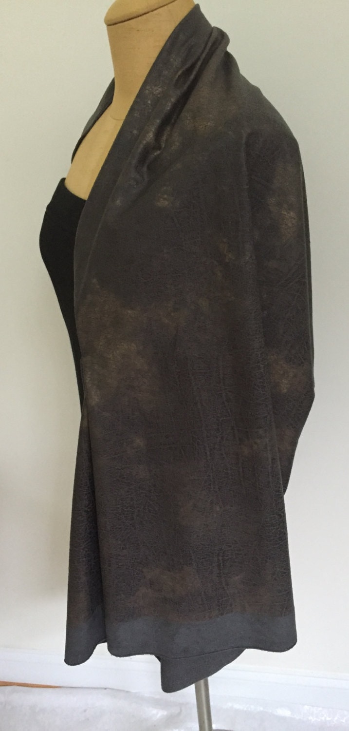 Reversible Schwarz & Gold Faux Wildleder Achselzucken. Frauen Abend Schal. Boho Casual Chic Wraps. Elegante Lederjacke. Geschenk Für Sie von Atooda