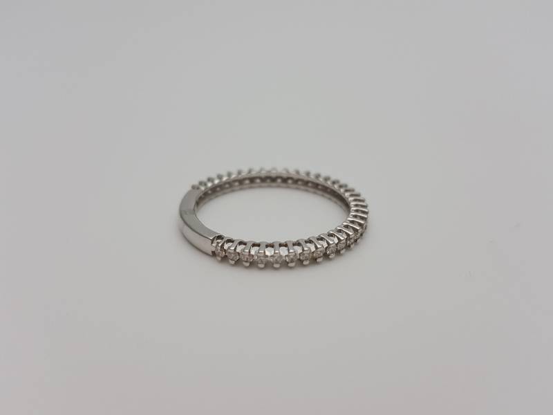 Handgemachter 18K Weißgold Diamant Eternity Ehering von AttiasPearl