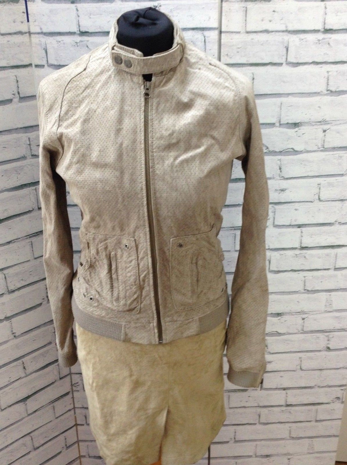 Retro Vintage 90S Grey Jacket Suede Womens Size Small Uk 8-10 Retro Vintage 90S Grey Jacket Suede Womens Size Small Uk 8-10 von AtticTreasureStudio