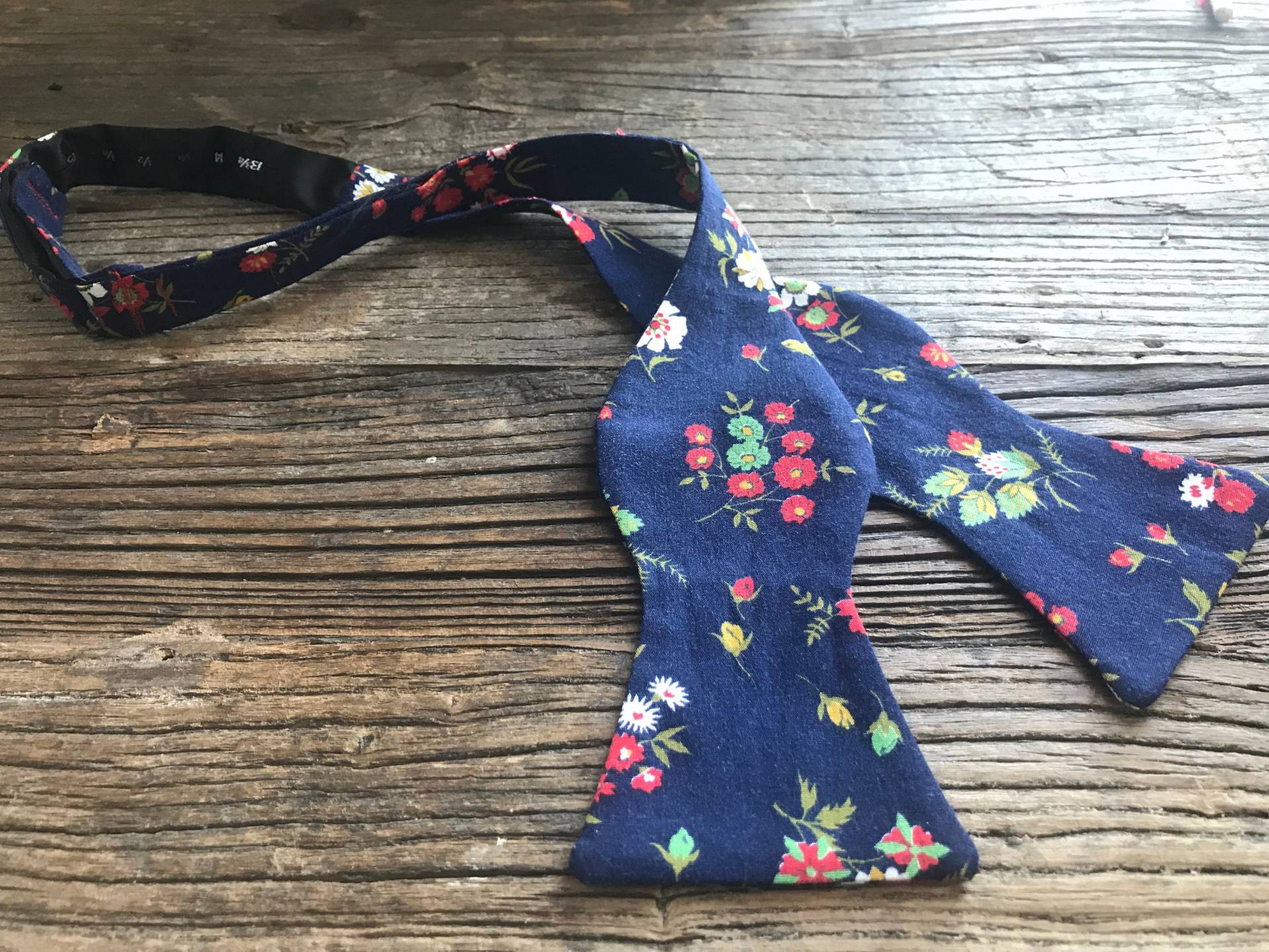 Frida Androgynous Fliege Frida Androgynous Fliege von AtticusAtlasShop