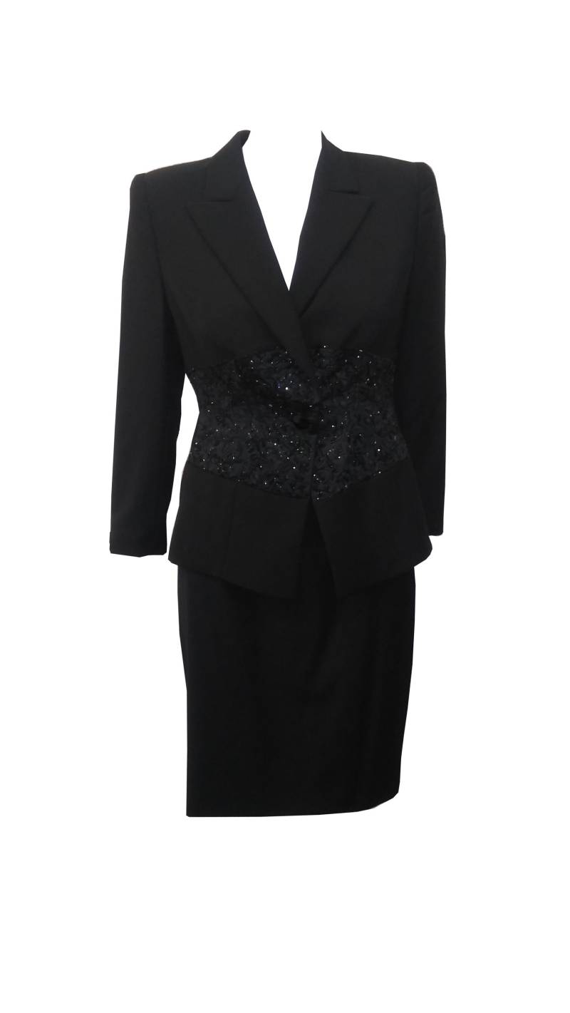 Langärmliger Rock-Anzug Aus Rayon Von Escada Langärmliger Rock-Anzug Aus Rayon Von Escada von AttitudesFashion