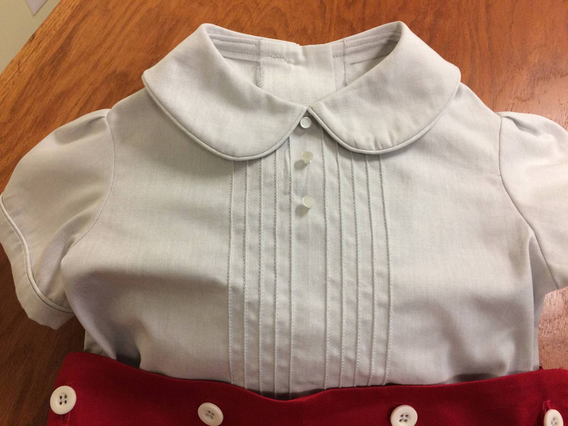 Das "Jorge" Tuck Shirt Mit Button-On Oder Pull-Up Hose von AuBamaBoutique