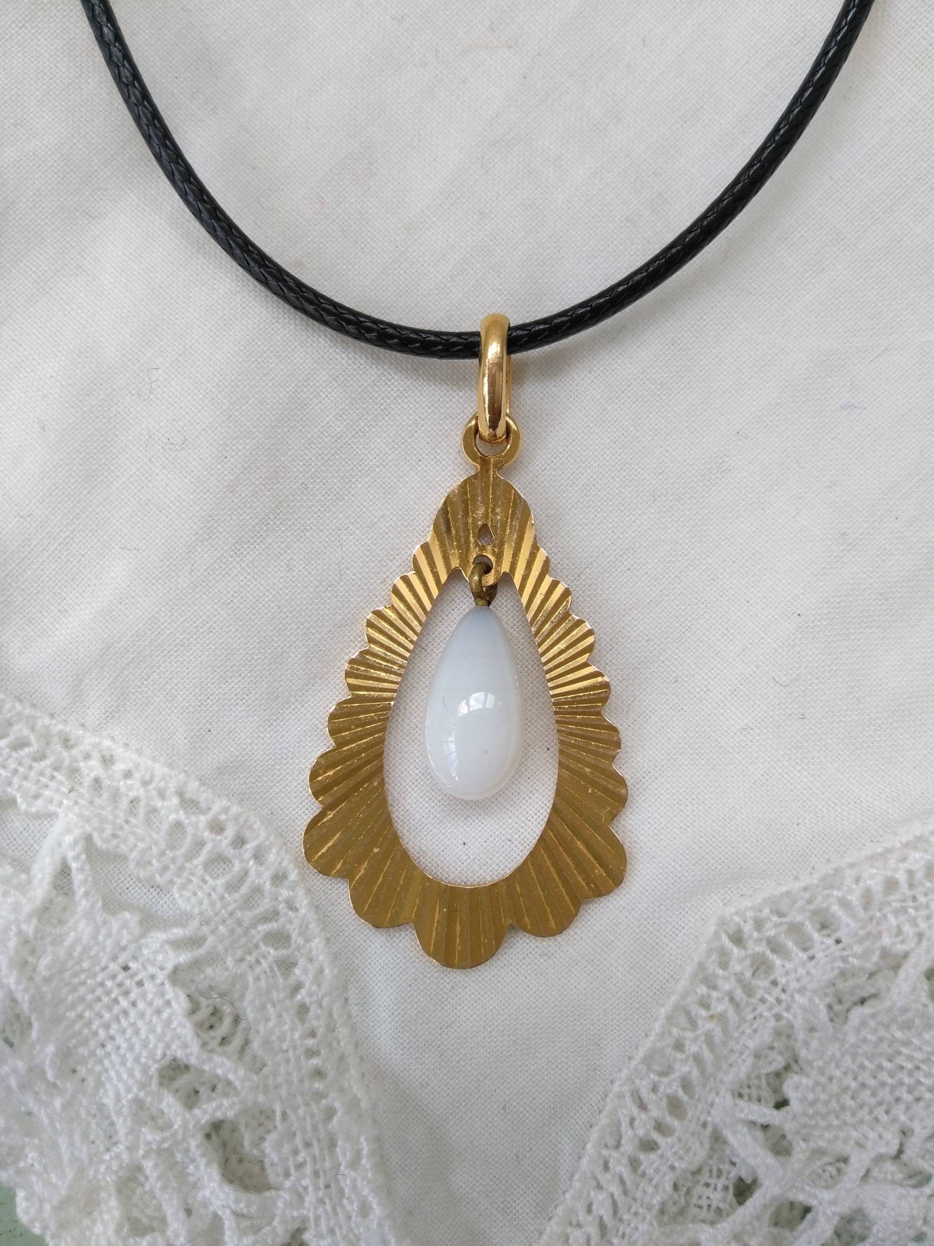 Vintage Sonnenverwöhnte Perle Gold Anhänger von AuBonEndroit