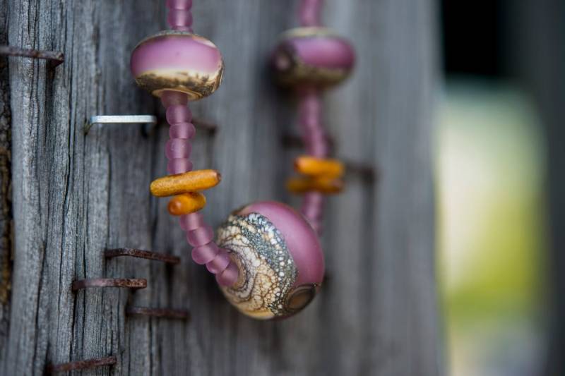Lava Rock Glasperle Lavendel Kette von Aubeads