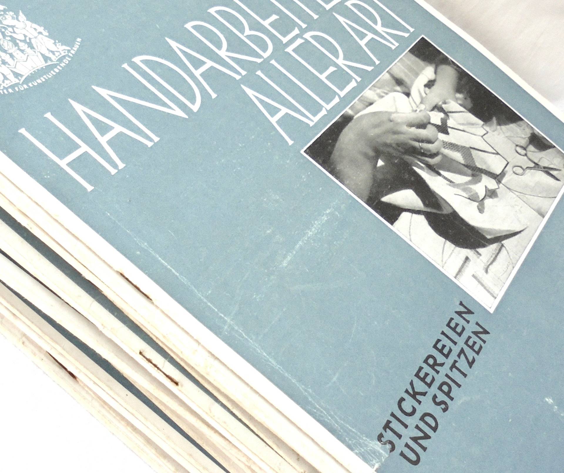 1934 - 1942 21 Handarbeitshefte Mit Kunst Stickerei, Handarbeiten, Alte Werbung von AubonmarcheBoutique