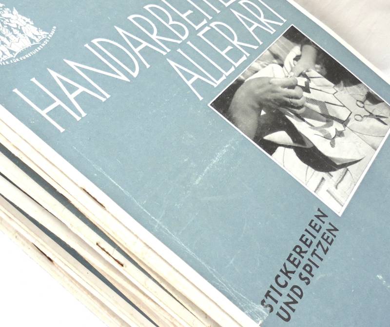 1934 - 1942 21 Handarbeitshefte Mit Kunst Stickerei, Handarbeiten, Alte Werbung von AubonmarcheBoutique