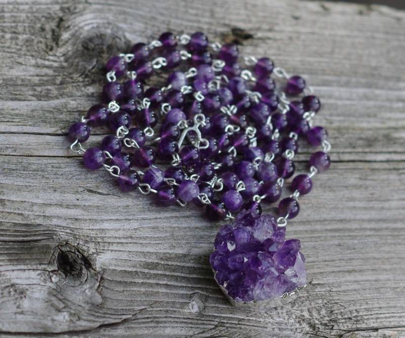 Amethyst Druzy Statement Halskette Extralange Boho Seil-Halskette Amethyst Druzy Statement Halskette Extralange Boho Seil-Halskette von AudacityWear